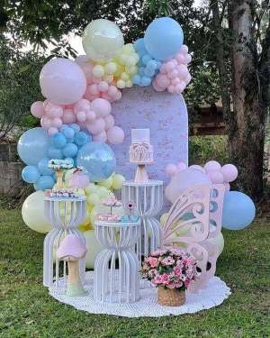Decoración infantil  de  mariposa y flores